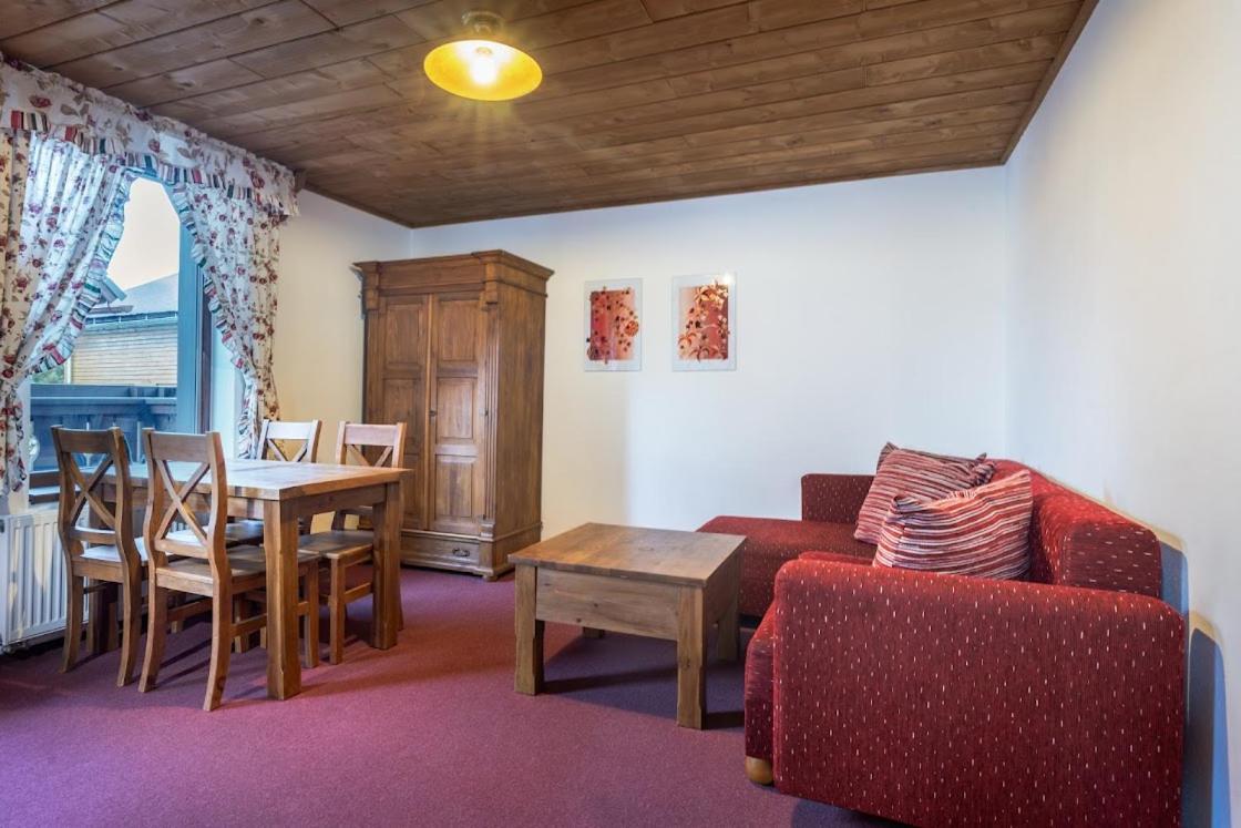 Apartmanovy Dom Vila Maros Pavčina Lehota Exteriör bild