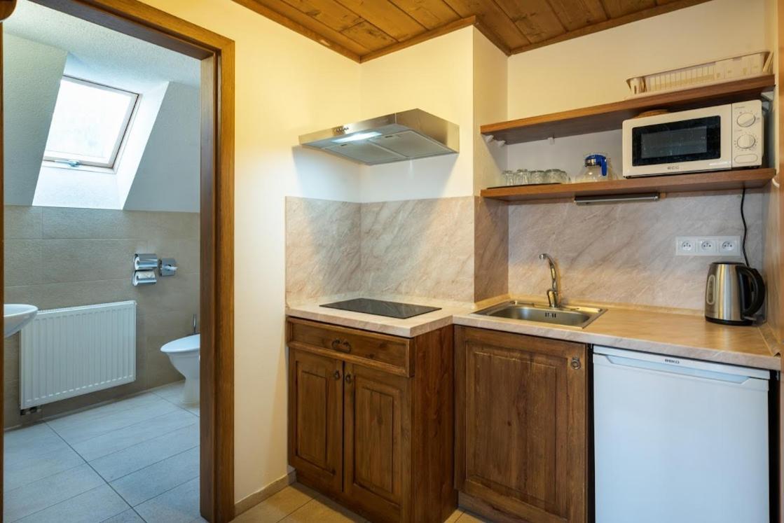 Apartmanovy Dom Vila Maros Pavčina Lehota Exteriör bild