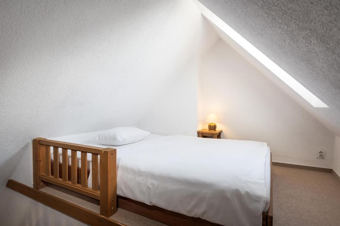 Apartmanovy Dom Vila Maros Pavčina Lehota Exteriör bild