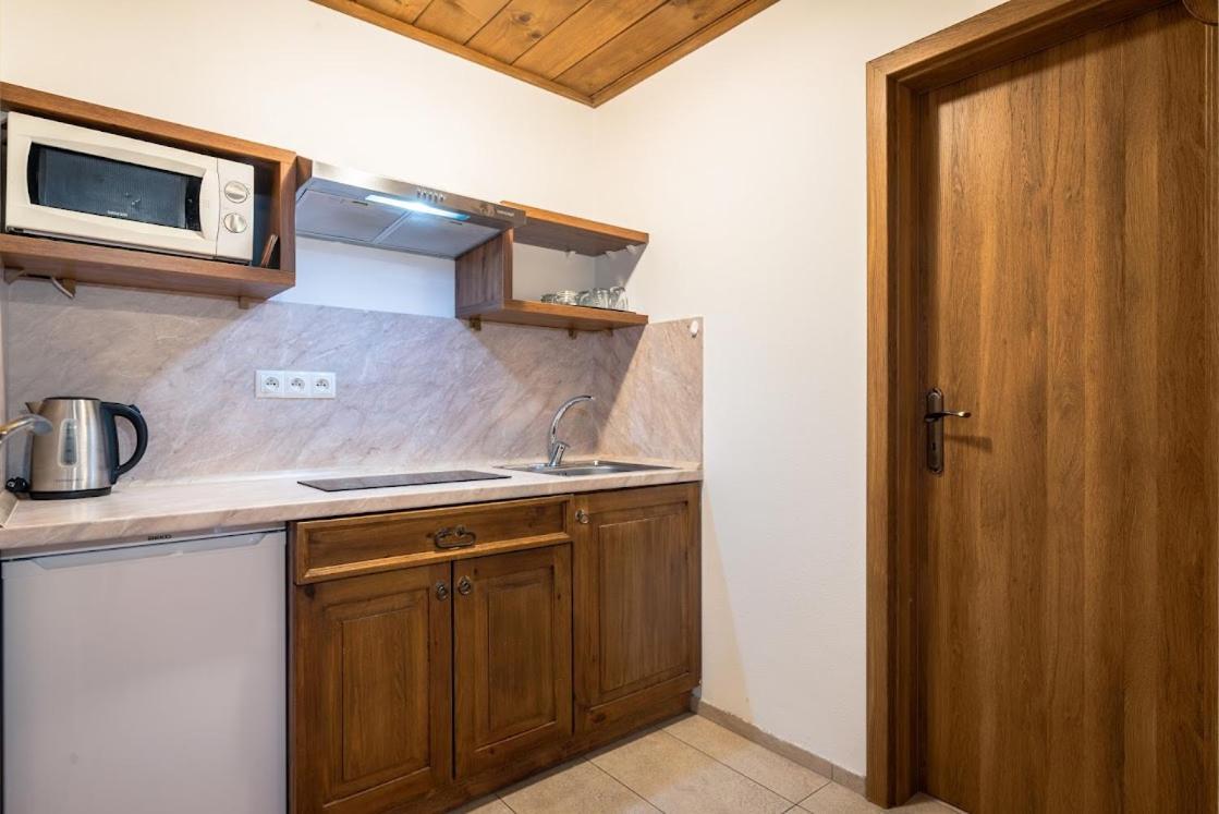 Apartmanovy Dom Vila Maros Pavčina Lehota Exteriör bild