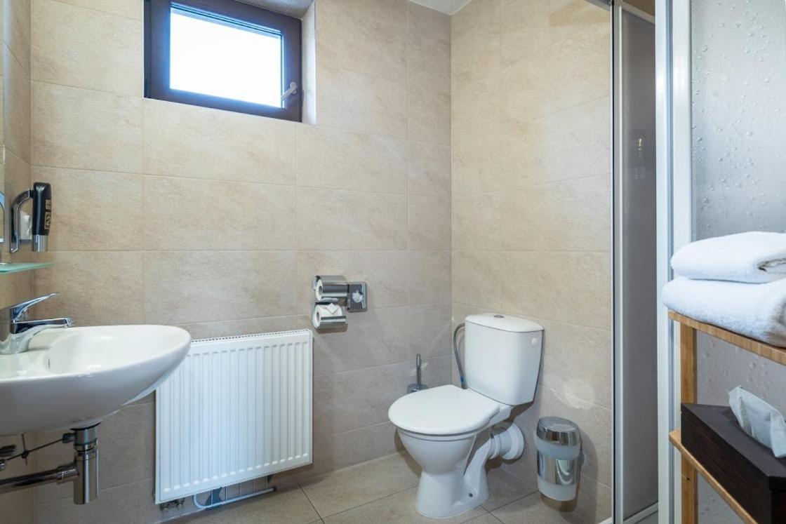 Apartmanovy Dom Vila Maros Pavčina Lehota Exteriör bild