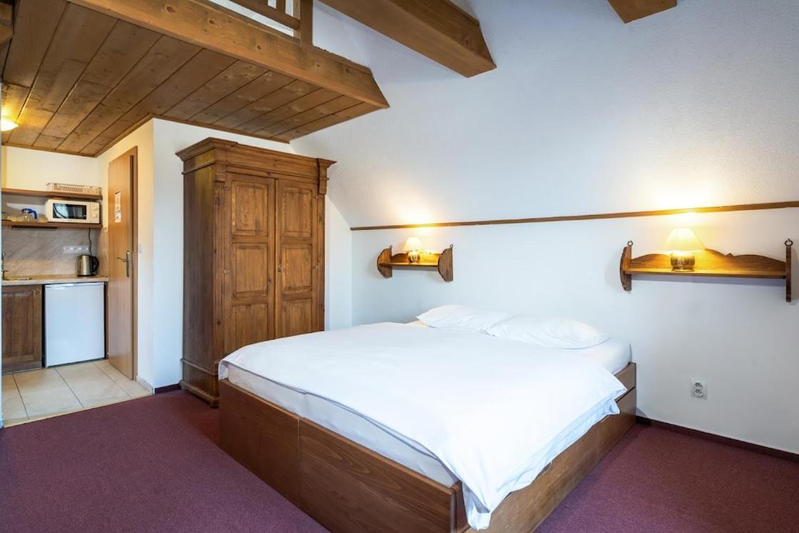 Apartmanovy Dom Vila Maros Pavčina Lehota Exteriör bild