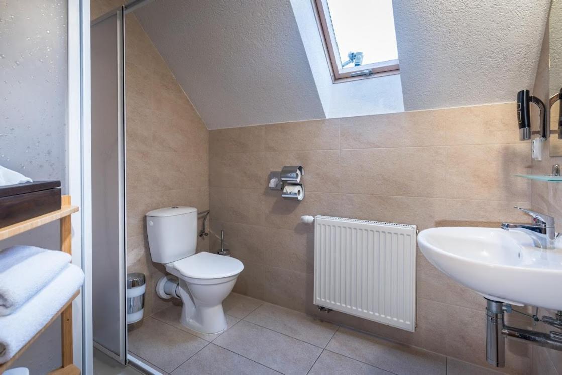 Apartmanovy Dom Vila Maros Pavčina Lehota Exteriör bild