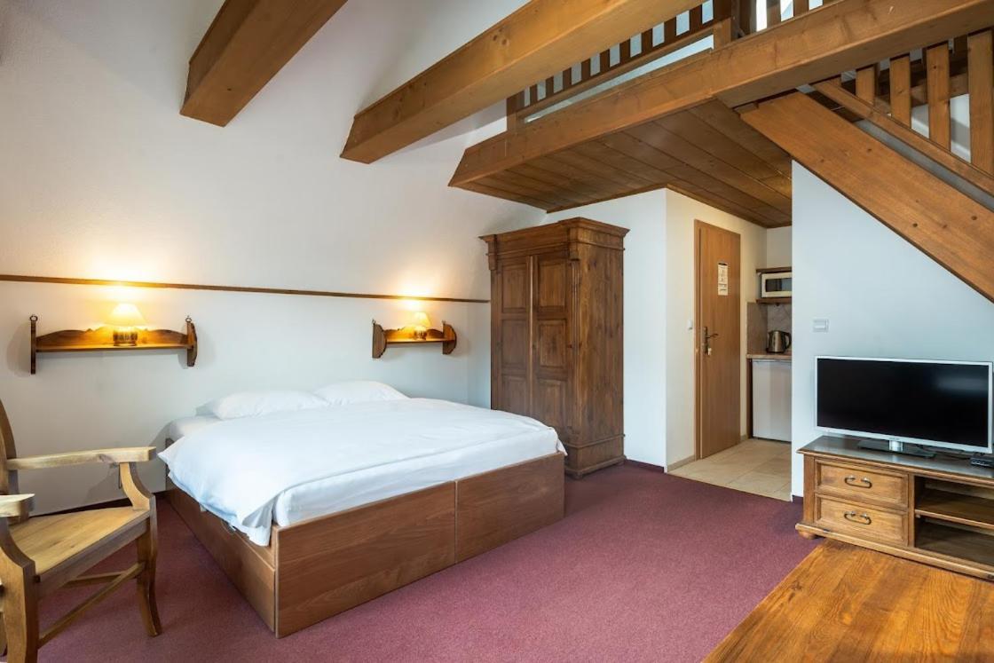 Apartmanovy Dom Vila Maros Pavčina Lehota Exteriör bild