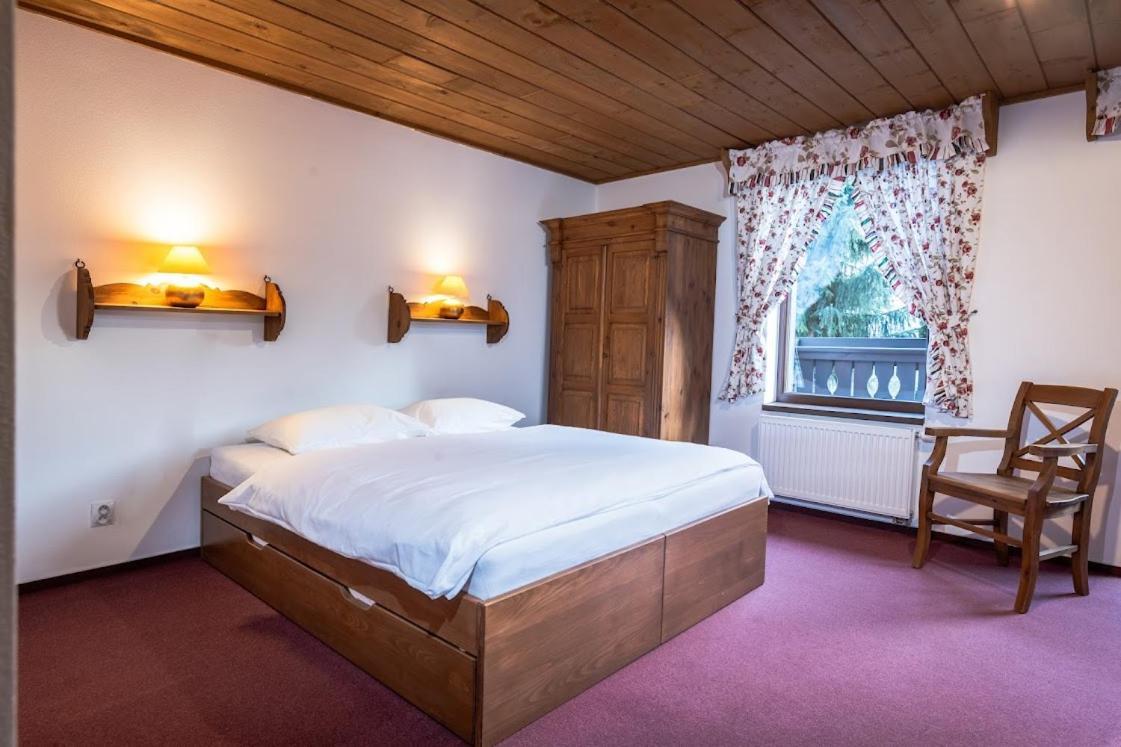 Apartmanovy Dom Vila Maros Pavčina Lehota Exteriör bild
