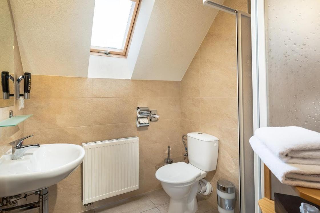 Apartmanovy Dom Vila Maros Pavčina Lehota Exteriör bild
