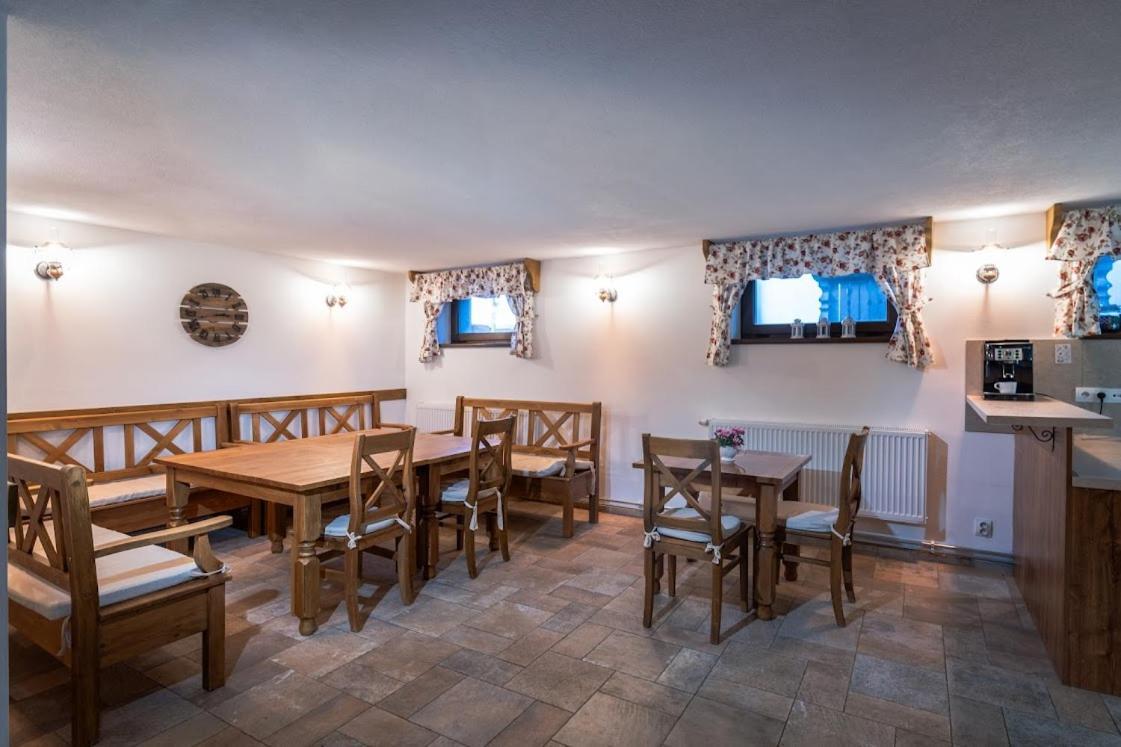 Apartmanovy Dom Vila Maros Pavčina Lehota Exteriör bild
