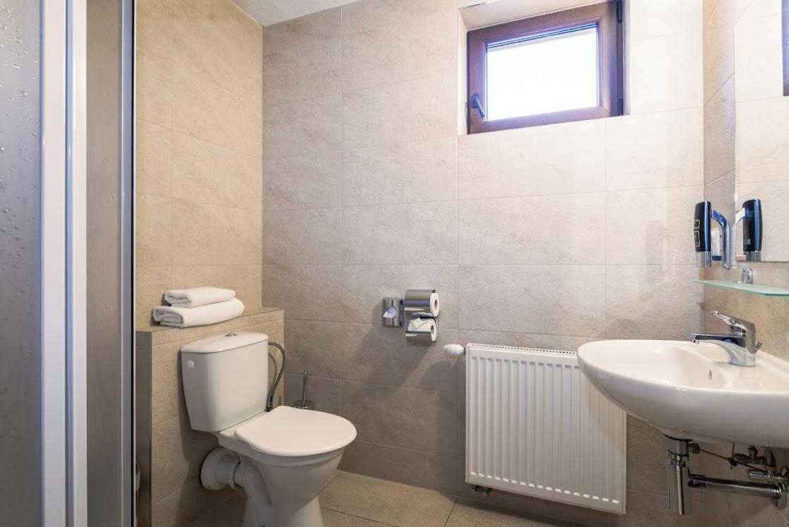 Apartmanovy Dom Vila Maros Pavčina Lehota Exteriör bild