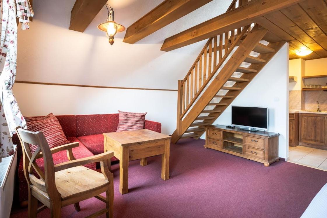 Apartmanovy Dom Vila Maros Pavčina Lehota Exteriör bild