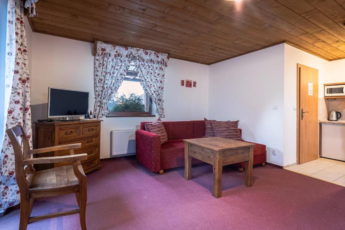 Apartmanovy Dom Vila Maros Pavčina Lehota Exteriör bild