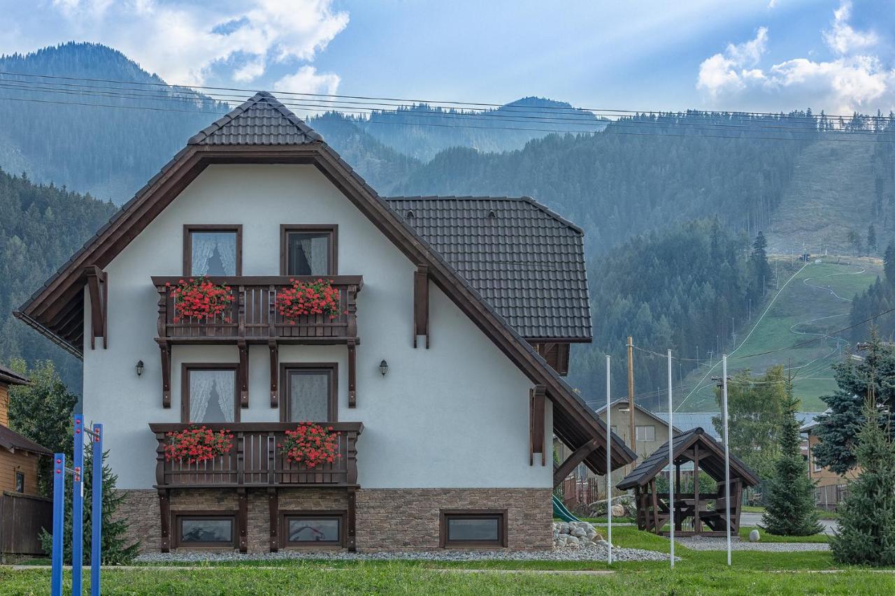 Apartmanovy Dom Vila Maros Pavčina Lehota Exteriör bild