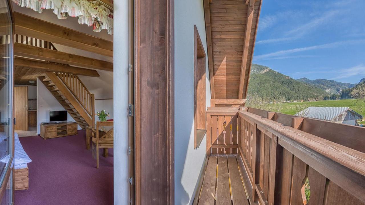 Apartmanovy Dom Vila Maros Pavčina Lehota Exteriör bild